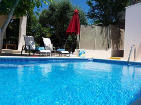 Family House with Pool in Kritou Tera